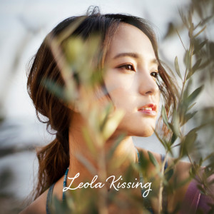 收聽Leola的Kissing歌詞歌曲
