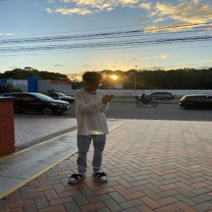 ดาวน์โหลดและฟังเพลง Pai พร้อมเนื้อเพลงจาก OG BNÉ