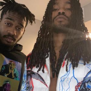 ดาวน์โหลดและฟังเพลง Phonies (Explicit) พร้อมเนื้อเพลงจาก Gee Toven