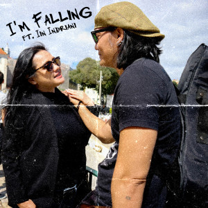 ดาวน์โหลดและฟังเพลง I'm Falling พร้อมเนื้อเพลงจาก Krontjong Toegoe