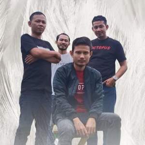 Dengarkan lagu Cuma Mau Jujur nyanyian PC Band dengan lirik