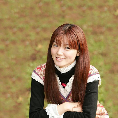 Emily Amonde (CV: Aya Endo)
