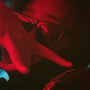 ดาวน์โหลดและฟังเพลง Voices! (feat. Labert) (Explicit) พร้อมเนื้อเพลงจาก Deprimidos