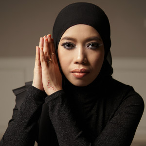 收听Sasya Zen的Atas Nama Cinta歌词歌曲