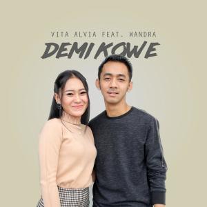 Dengarkan lagu Demi Kowe Feat. Wandra nyanyian Vita Alvia dengan lirik