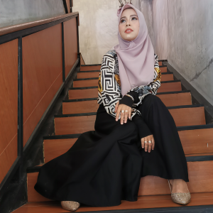 收聽Vanny Vabiola的Cinta Kita歌詞歌曲