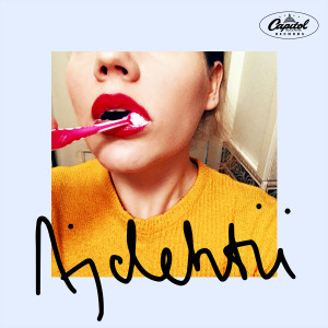 收聽Ulpu的Ajelehtii歌詞歌曲