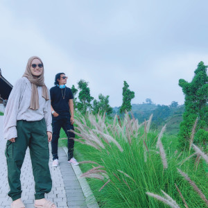 Listen to Hanya Punya Satu Hati song with lyrics from The Kalarindu