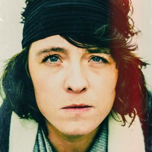 ดาวน์โหลดและฟังเพลง Chemicals พร้อมเนื้อเพลงจาก Parker Bossley