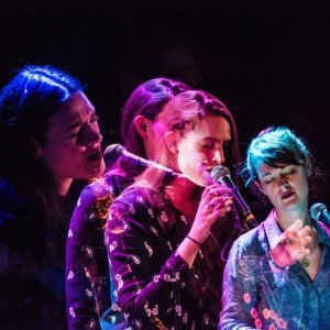 ดาวน์โหลดและฟังเพลง Something's on Your Mind (Live) พร้อมเนื้อเพลงจาก The Staves
