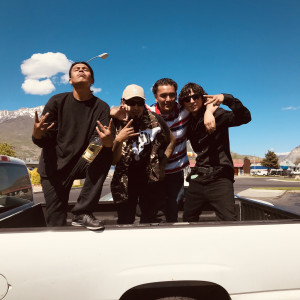 Dengarkan Hitting Licks (Explicit) lagu dari PRETTY GOD dengan lirik