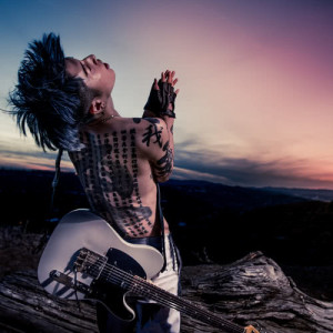 收聽雅-miyavi-的Long Nights (World Mix)歌詞歌曲