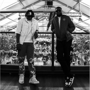 收聽Kuzi Cee的1000 Tons歌詞歌曲