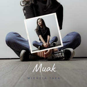 Dengarkan lagu Muak nyanyian Michela Thea dengan lirik