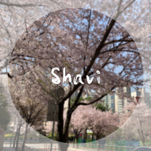 Dengarkan Someone Like Me lagu dari Shavi dengan lirik