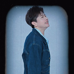 Listen to 我在思念你伴奏 (伴奏) song with lyrics from 丁汀