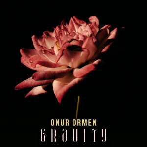 ดาวน์โหลดและฟังเพลง Gravity พร้อมเนื้อเพลงจาก Onur Ormen