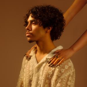 ดาวน์โหลดและฟังเพลง Crepuscule (feat. Vrabec) (Explicit) พร้อมเนื้อเพลงจาก GONZZALO