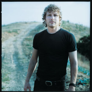 收聽Dierks Bentley的Free And Easy (Down The Road I Go) (Acoustic)歌詞歌曲