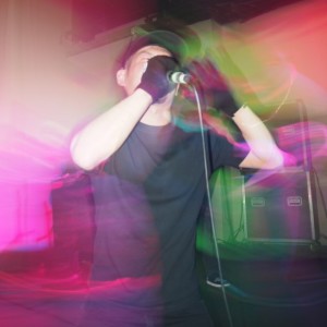 Dengarkan lagu FAKE Allergie (Explicit) nyanyian Risky dengan lirik