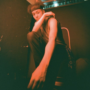 Dengarkan Need... Love... Leave... lagu dari Kosgi dengan lirik