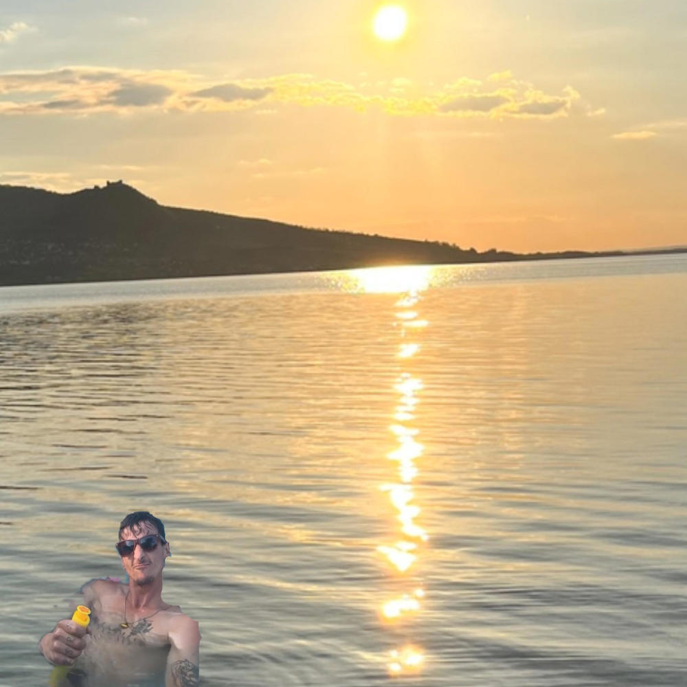 KÁM VÍTR, TAM PLÁŽ (Explicit)