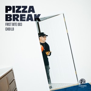 Listen to Moon [From "PIZZA BREAK X CHOILB (FIRST BITE 003)"] song with lyrics from 최엘비