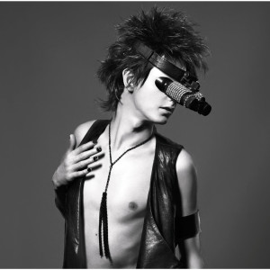 ดาวน์โหลดและฟังเพลง SHIVER พร้อมเนื้อเพลงจาก the GazettE