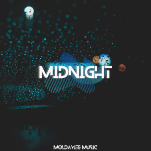 Dengarkan lagu Midnight nyanyian Moldavite dengan lirik