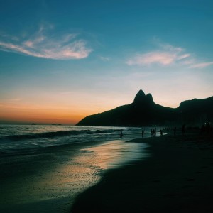 收聽Iyun的1fetxion4t歌詞歌曲