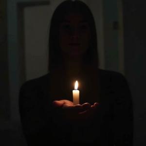 ดาวน์โหลดและฟังเพลง Gaslighter พร้อมเนื้อเพลงจาก Giovanni Francioso