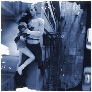 ดาวน์โหลดและฟังเพลง parasite พร้อมเนื้อเพลงจาก Haiden Henderson