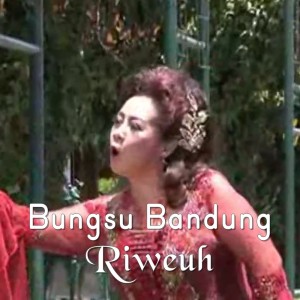 Dengarkan lagu Riweuh nyanyian bungsu bandung dengan lirik