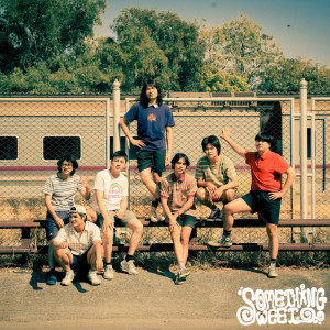 ดาวน์โหลดและฟังเพลง อยากเจออีกจัง ยังรอที่เดิม พร้อมเนื้อเพลงจาก Something Sweet