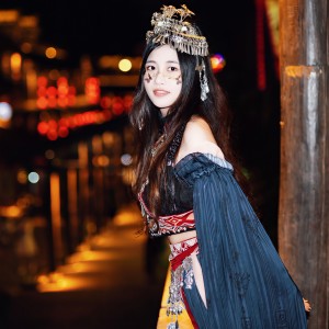 Listen to 我好想你 (伴奏) song with lyrics from 小乖乖