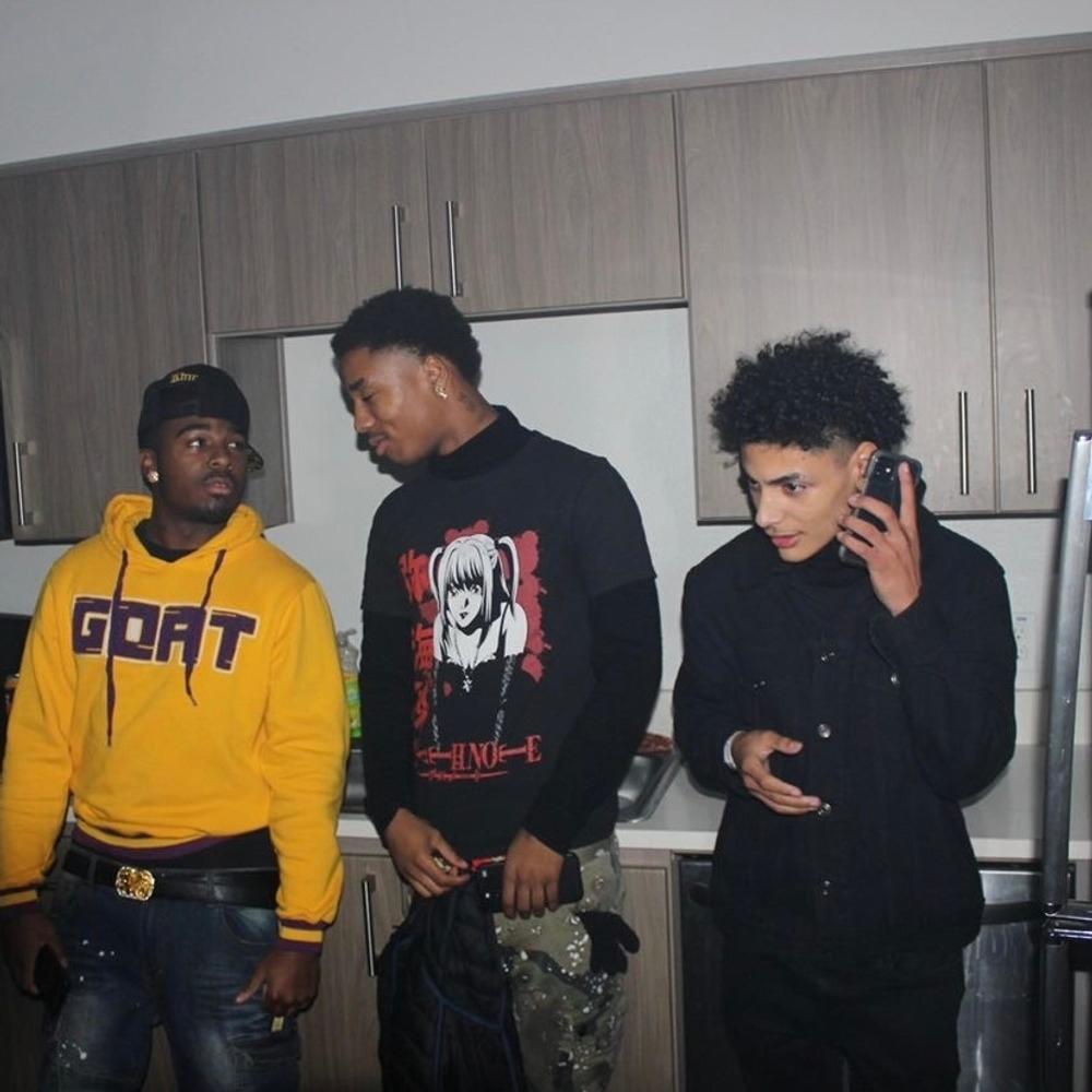 KICKIN ****