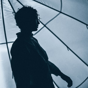 Dengarkan Pick Your Battles lagu dari Petit Biscuit dengan lirik
