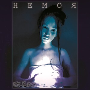 收聽JULIAS的Не моя歌詞歌曲