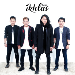 Listen to Kesucian Cinta song with lyrics from IKHLAS Band
