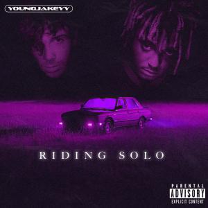 收聽YoungJakeyy的Riding Solo (Explicit)歌詞歌曲