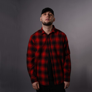 Listen to Больше не больно song with lyrics from Dezz