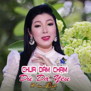 ดาวน์โหลดและฟังเพลง Chưa Dám Chạm Dù Đã Yêu พร้อมเนื้อเพลงจาก Kim Linh