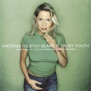 ดาวน์โหลดและฟังเพลง Midnight Sun พร้อมเนื้อเพลงจาก Viktoria Tolstoy