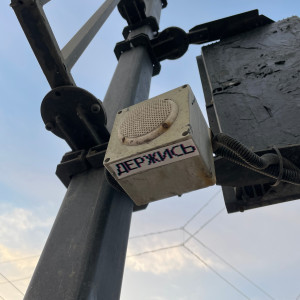 Dengarkan держись (Explicit) lagu dari Дешёвые Драмы dengan lirik