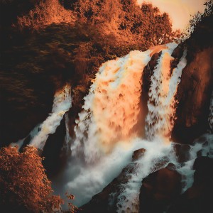 Dengarkan lagu Waterfall in the evening nyanyian Sleep dengan lirik