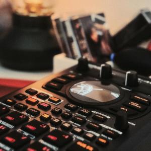 收聽DJ M的BLAKLAVA PSA (A.BRONSON) (Explicit)歌詞歌曲