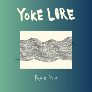 Dengarkan lagu Fake You nyanyian Yoke Lore dengan lirik