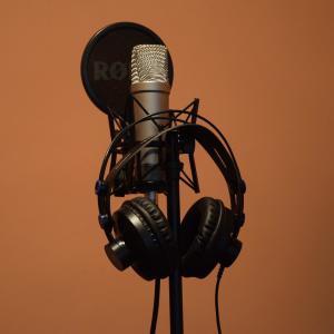 Listen to Si Me Lo Pides song with lyrics from M&S Music