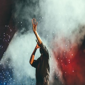 收聽Md Rustum Ali Shak的Jhum歌詞歌曲