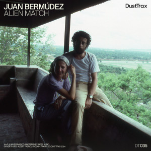 ดาวน์โหลดและฟังเพลง Alien Match พร้อมเนื้อเพลงจาก Juan Bermudez